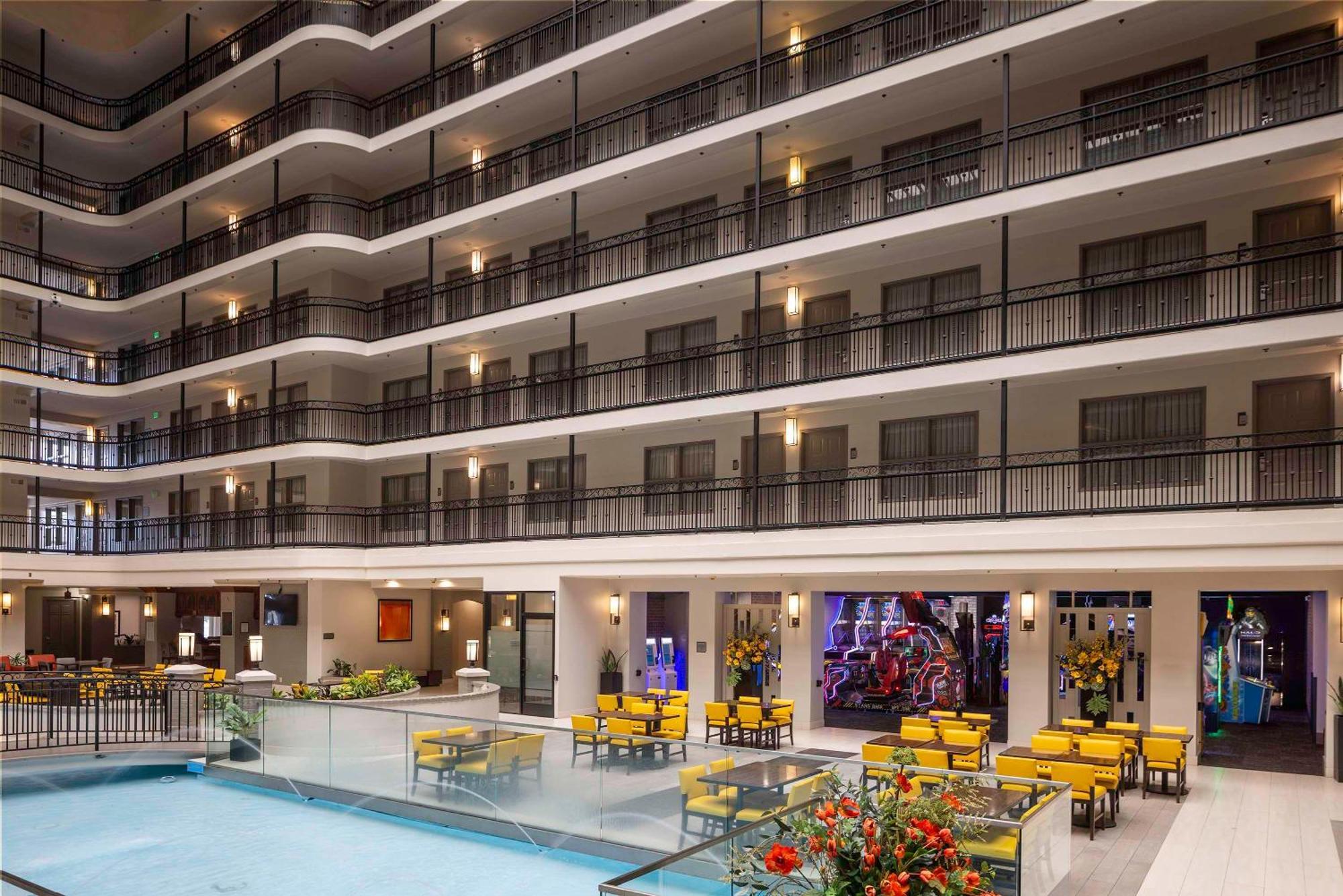 Embassy Suites By Hilton Anaheim North Екстериор снимка