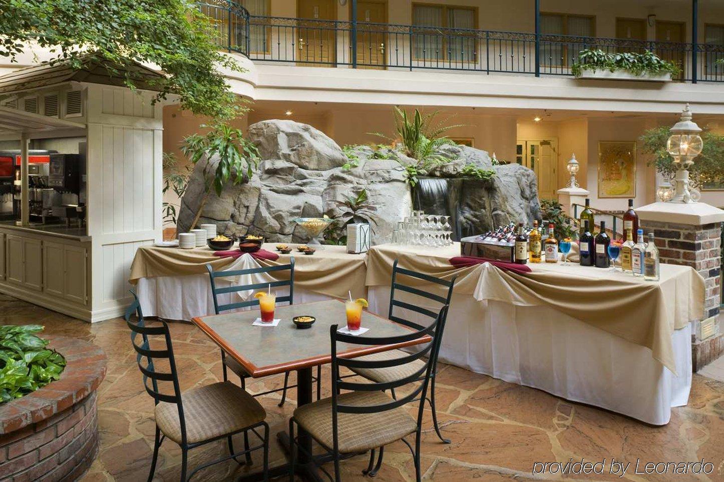 Embassy Suites By Hilton Anaheim North Ресторант снимка